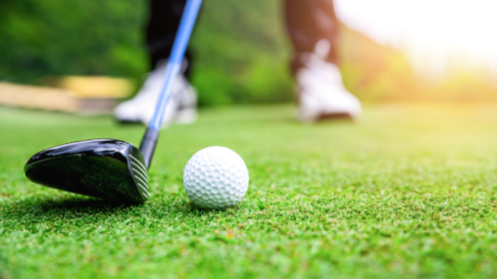 Comment bien choisir son club de golf pour débuter ?