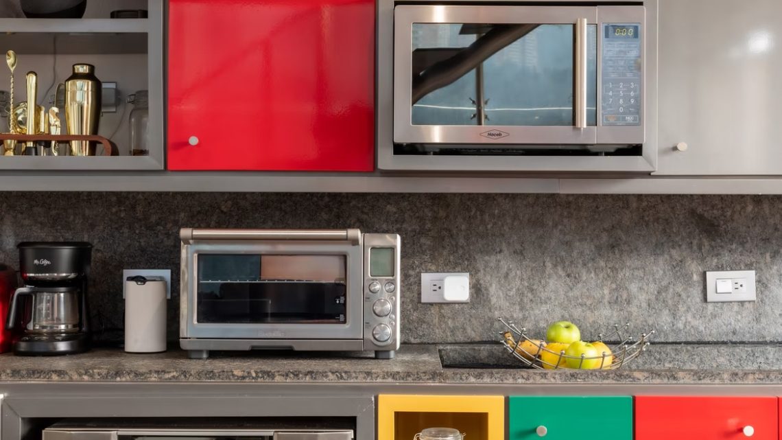 Micro-Ondes : comment fonctionne-t-il et d&rsquo;où sont diffusées les ondes ?